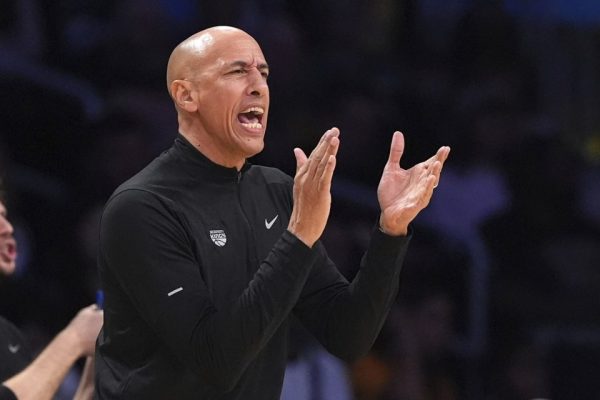 Doug Christie sẽ là huấn luyện viên tạm thời của đội bóng