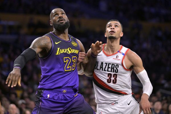 Bộ đồng phục này không đem lại may mắn cho Lakers