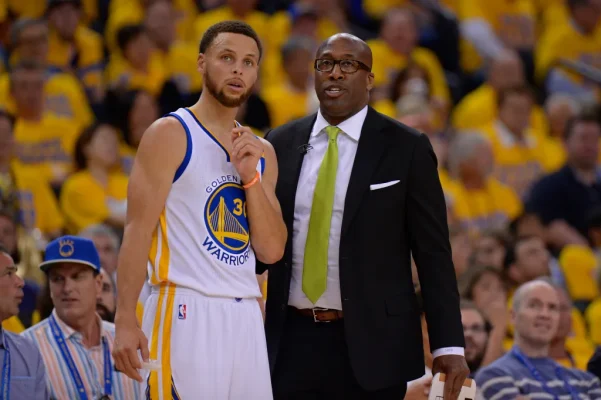 Mike Brown cũng góp phần đưa đội bóng Warriors vô địch NBA trong 3 năm