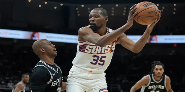 Phoenix Suns phải cạnh tranh khốc liệt để giành vé vào Play-in