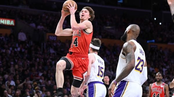 LeBron James chỉ ghi được 17 điểm trong trận đấu với Bulls