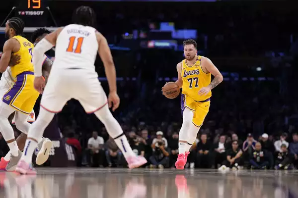 Sự cố gắng của Lakers đã đưa hai đội đến tỷ số hòa về cuối trận