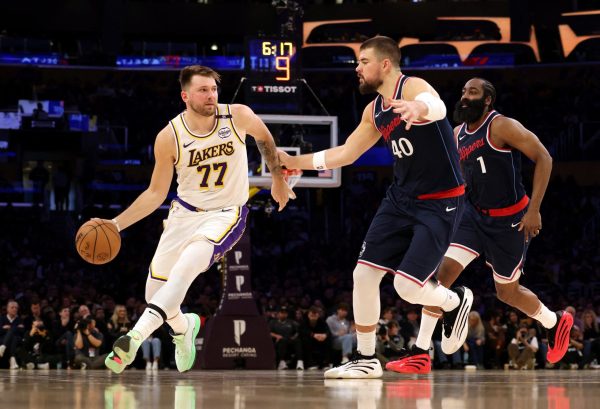 Chiến thắng đã giúp Lakers leo lên vị trí thứ 2 BXH miền Tây