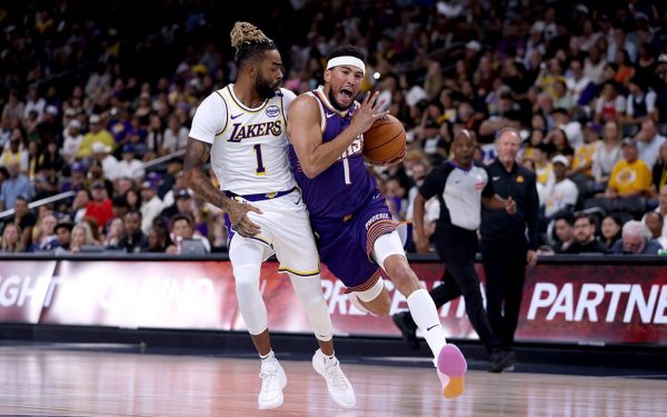 Lakers đã giành chiến thắng trong trận đấu với Phoenix Suns