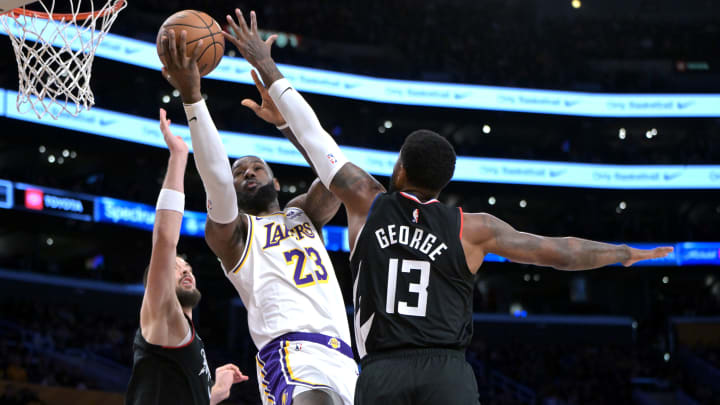 LeBron James đối đầu Clippers