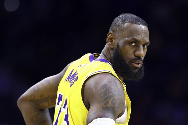 Nhiều đồn đoán về việc LeBron James có liên quan đến thương vụ trao đổi